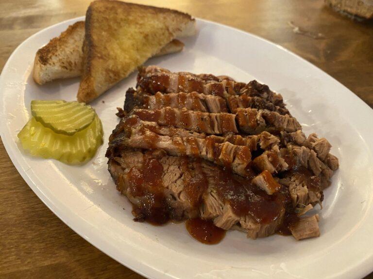 Ode to M&W Smokehouse Barbecue: ‘If you’re hungry and you know it, smack your lips’