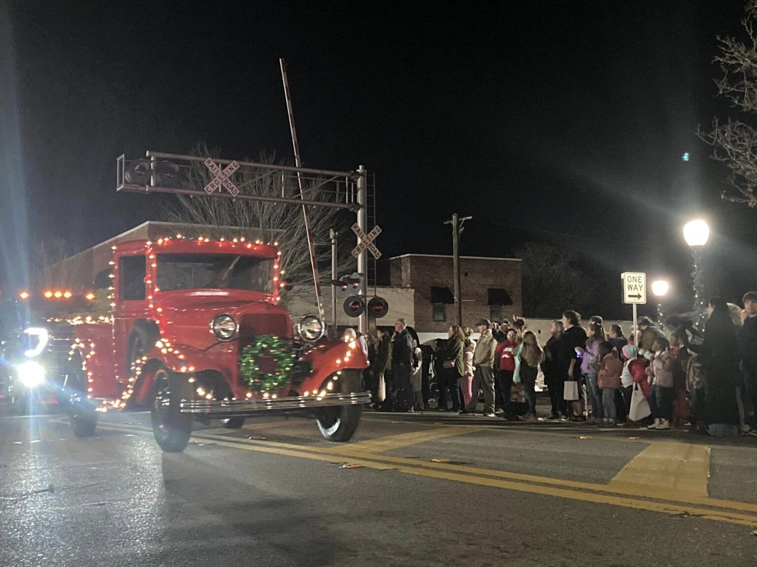 Chipley Christmas Parade spreads holiday cheer