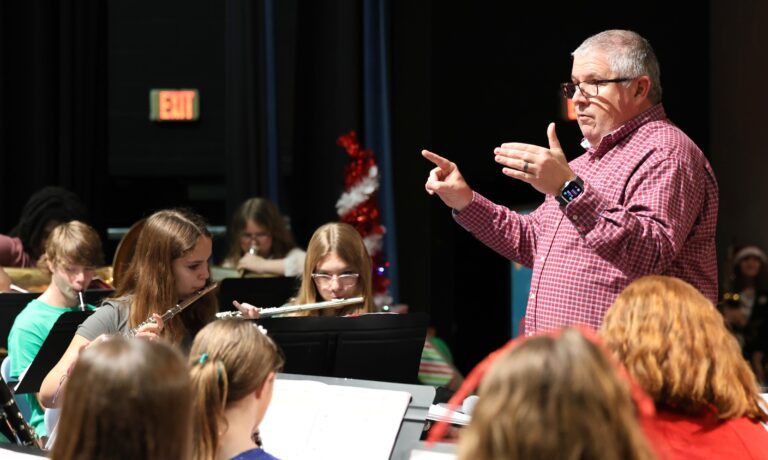 Vernon schools hold Christmas concert